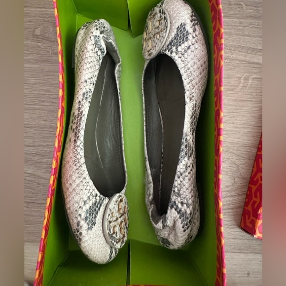 Tory Burch Python Pattern Loafers - Picture 5 of 5